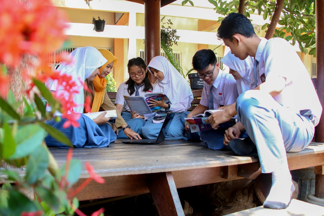 STEM dan computational thinking siswa Indonesia bekerja sama mengembangkan solusi di sekolah modern