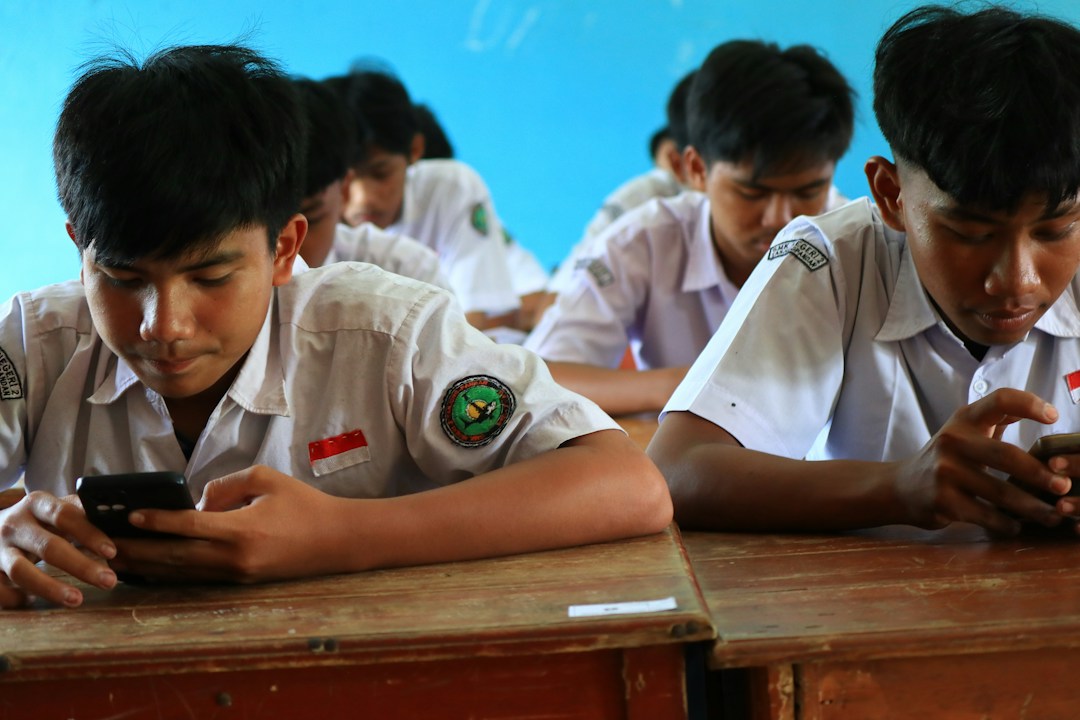 Ide projek STEM siswa Indonesia menggunakan aktivitas sains dan teknologi di kelas modern