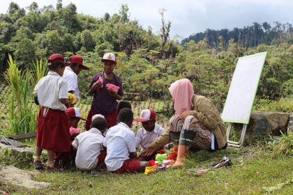 peran guru di era kecerdasan artifisial: guru dan siswa Indonesia belajar bersama