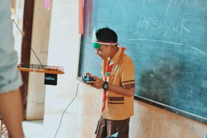 Prompt AI untuk Guru merancang media pembelajaran interaktif bagi siswa Indonesia di ruang belajar modern